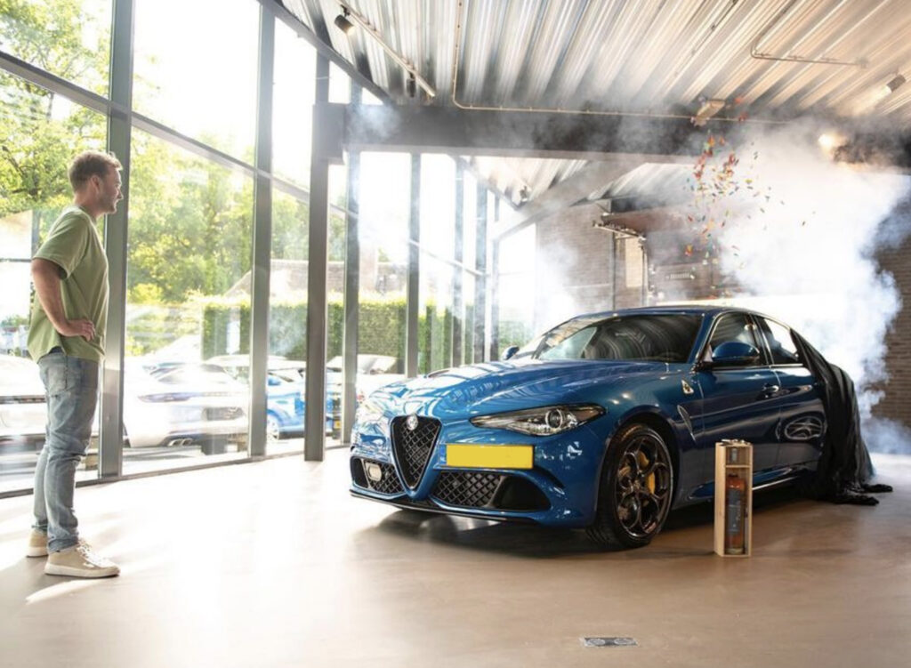 Tom van der Weerd bij zijn Alfa Romeo Giulia Quadrifoglio